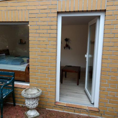 Ruhige, Gemuetliche 1-Zimmer Gartenwohnung Fuer 2 Erwachsene Lubeck Exterior photo